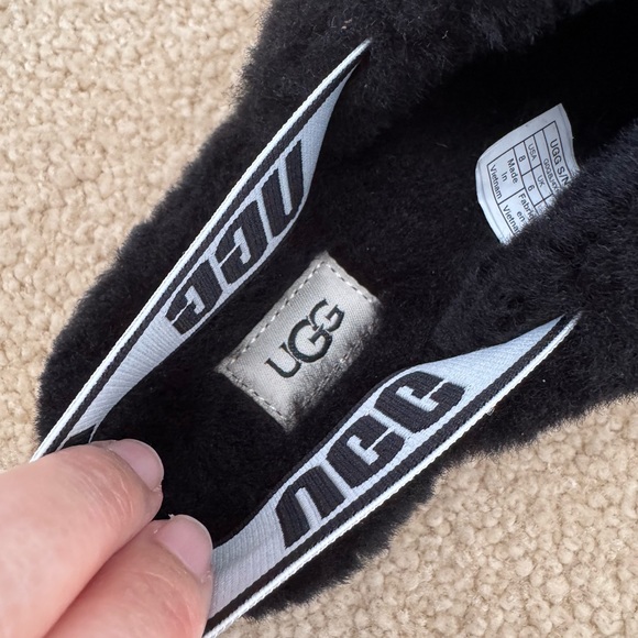 NEW‼️UGG Fluff Yeah Sheepskin Slide, Black Size US 8 EU 39 - Picture 14 of 17